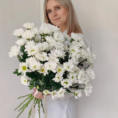 Букет «Ромашка» — свежесть белых хризантем в деревенском стиле Знаменск Астраханская область