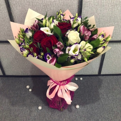Букет из роз, эустом и альстромерий – гармония утонченности и свежести Знаменск Астраханская область