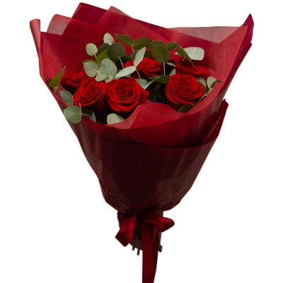 Букет из 9 красных роз с эвкалиптом – классика любви и нежности Знаменск Астраханская область